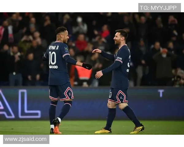 足总杯激战：巴黎圣日耳曼与马竞鏖战至平局补时进球引发全场狂欢