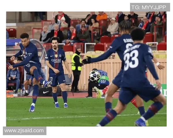 世界杯精彩对决那不勒斯大胜巴黎圣日耳曼红牌事件引发全场热议