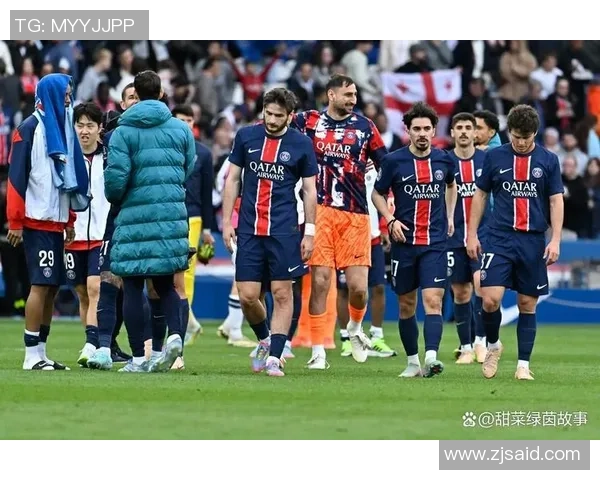 意甲激战巴黎圣日耳曼凭点球险胜曼联转会传闻引发热议